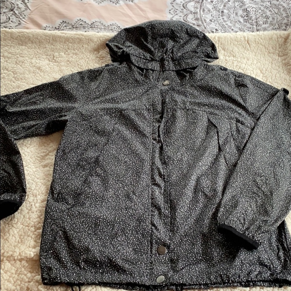 Lucy wind breaker